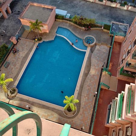 Апартаменти Hp Vacation Marina Court Кота-Кінабалу Екстер'єр фото